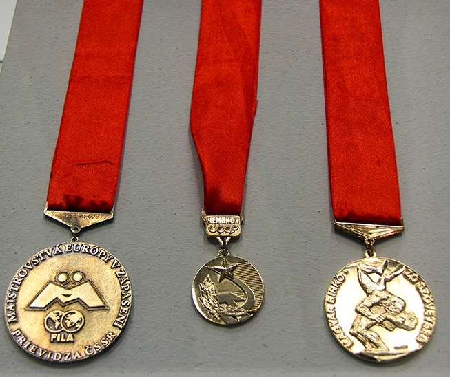 Айна алдындағы қыздардың жасырын камерасы